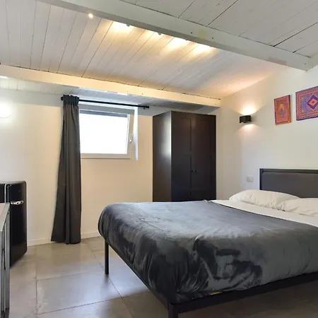 ゲストハウス Fanfullart ローマ